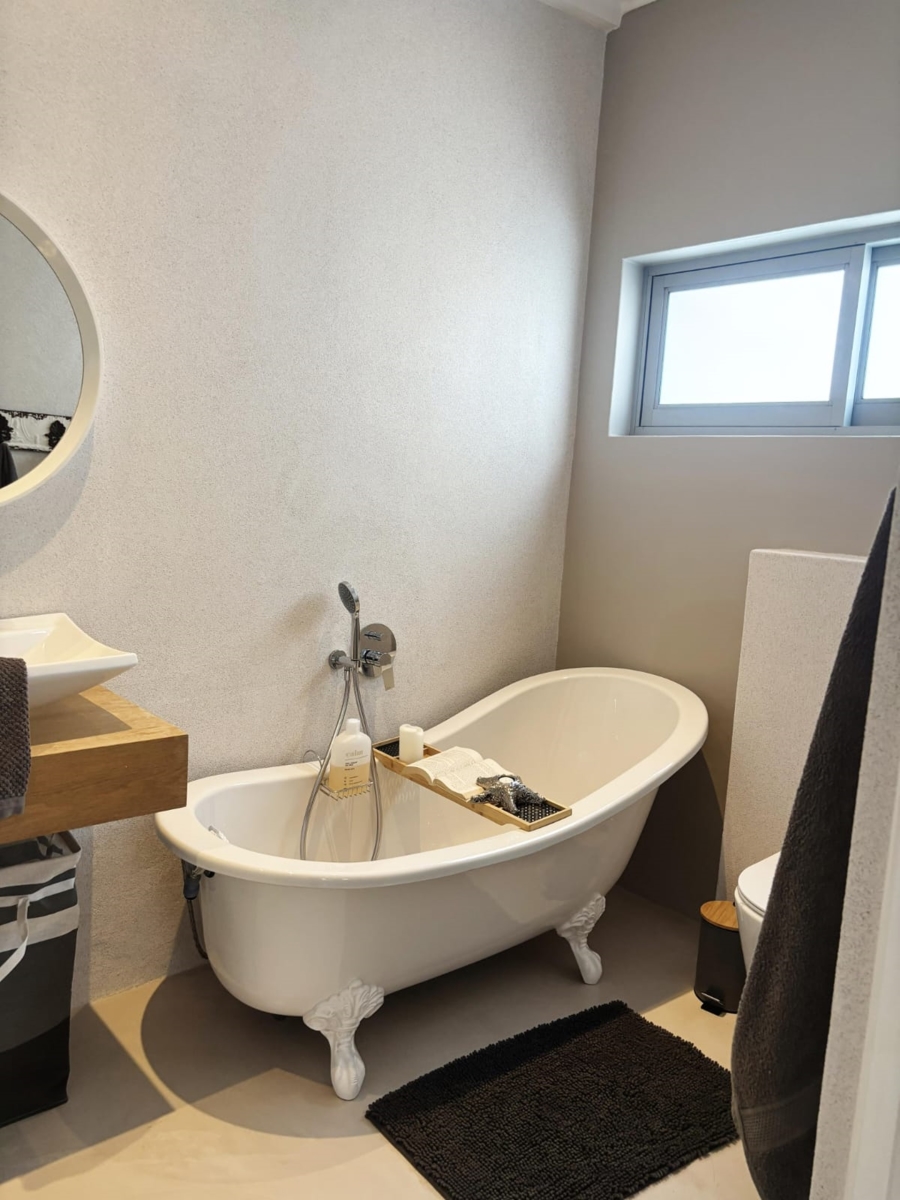 4 Bedroom Property for Sale in Struisbaai Western Cape